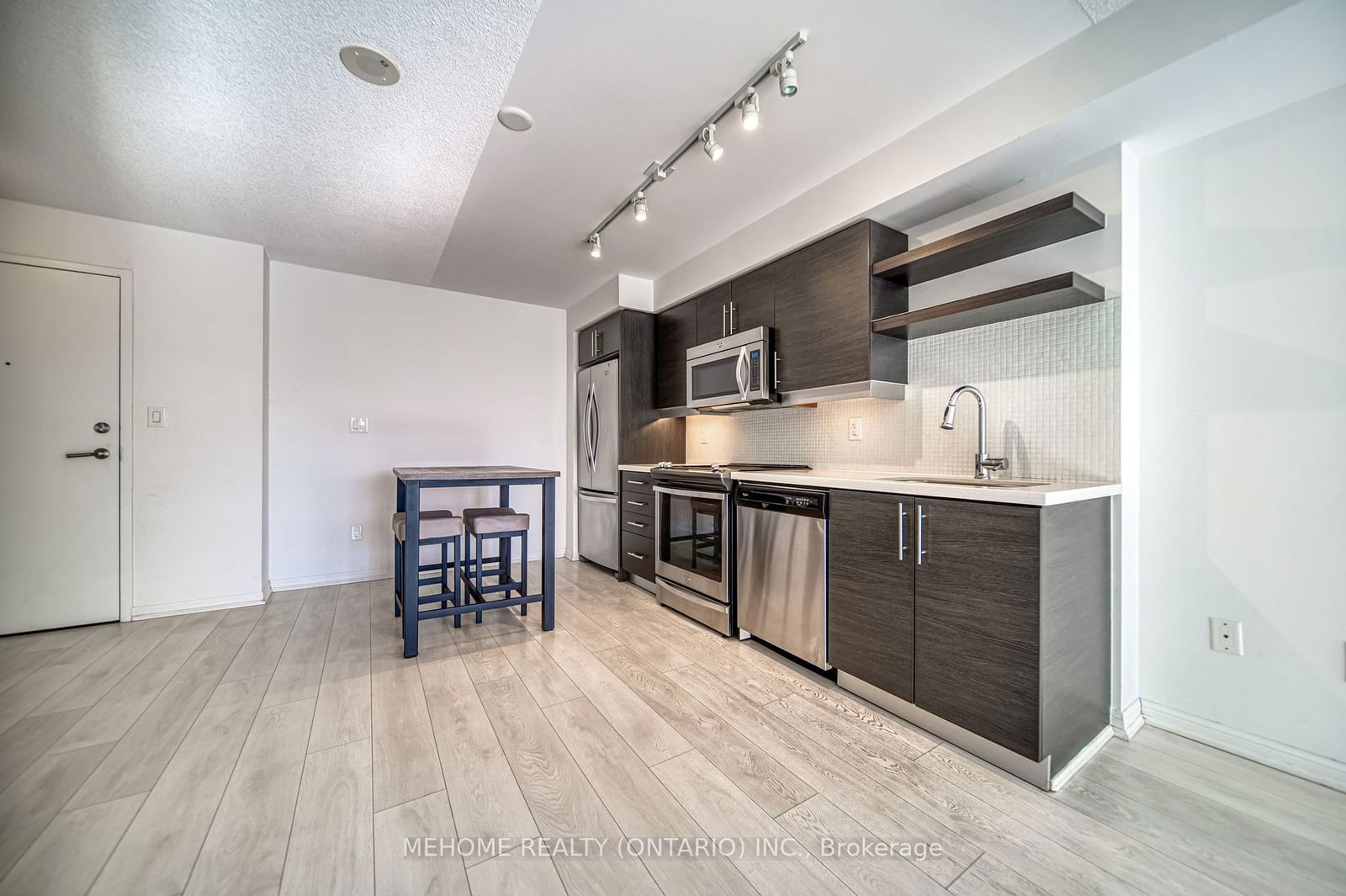 400 Adelaide St E, unit 822 for rent