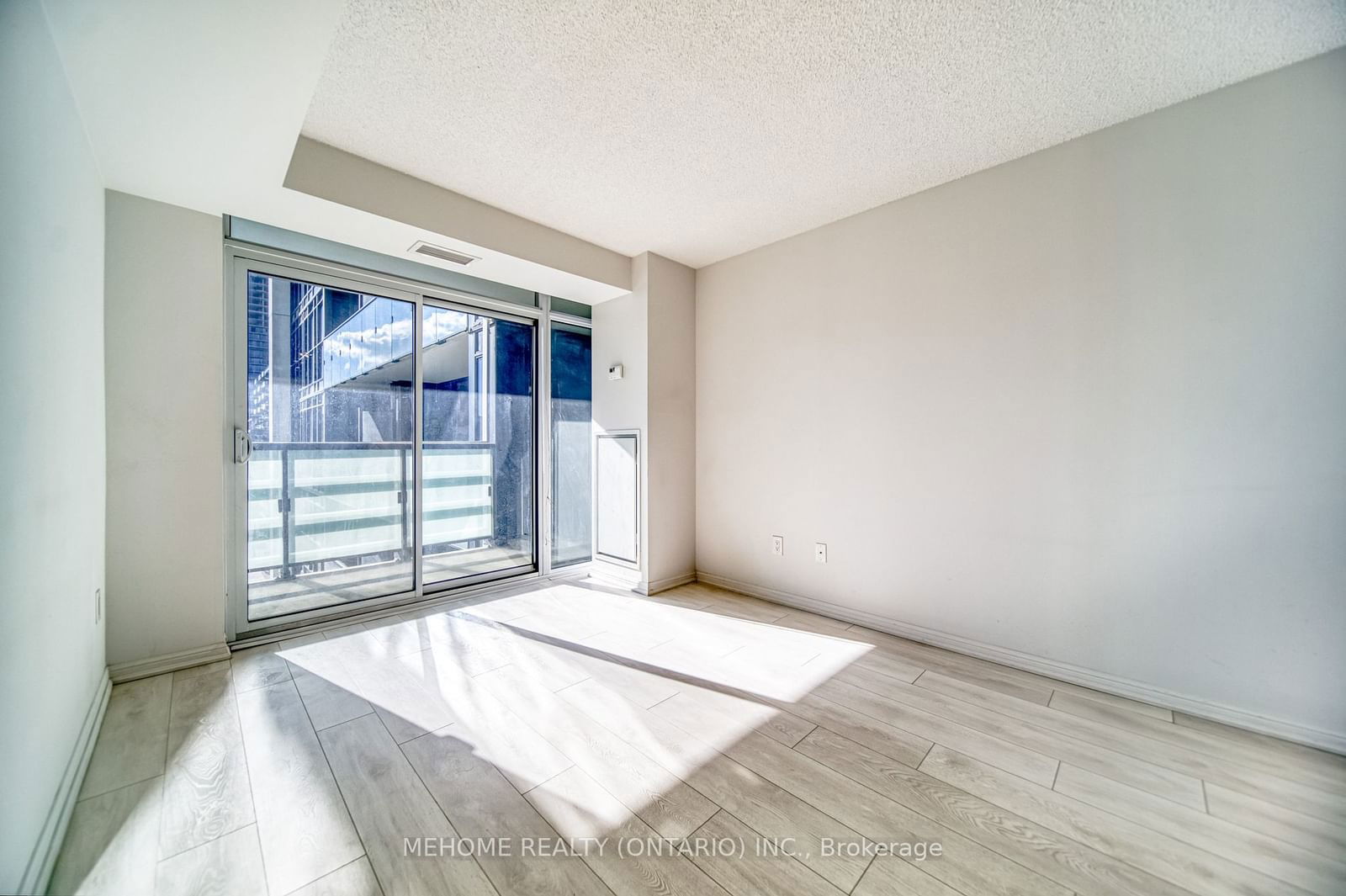 400 Adelaide St E, unit 822 for rent