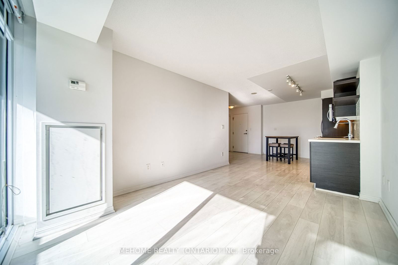 400 Adelaide St E, unit 822 for rent