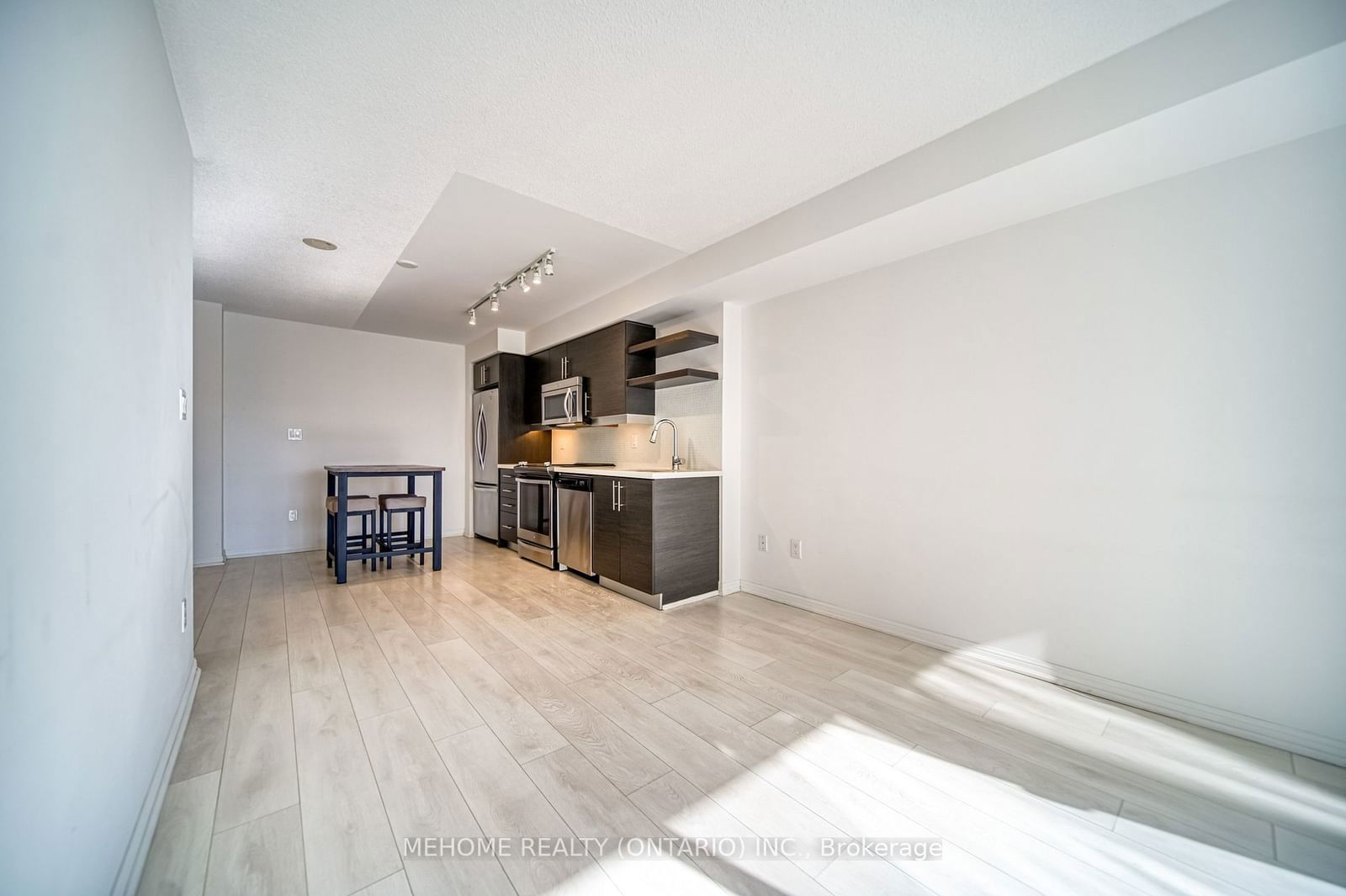 400 Adelaide St E, unit 822 for rent