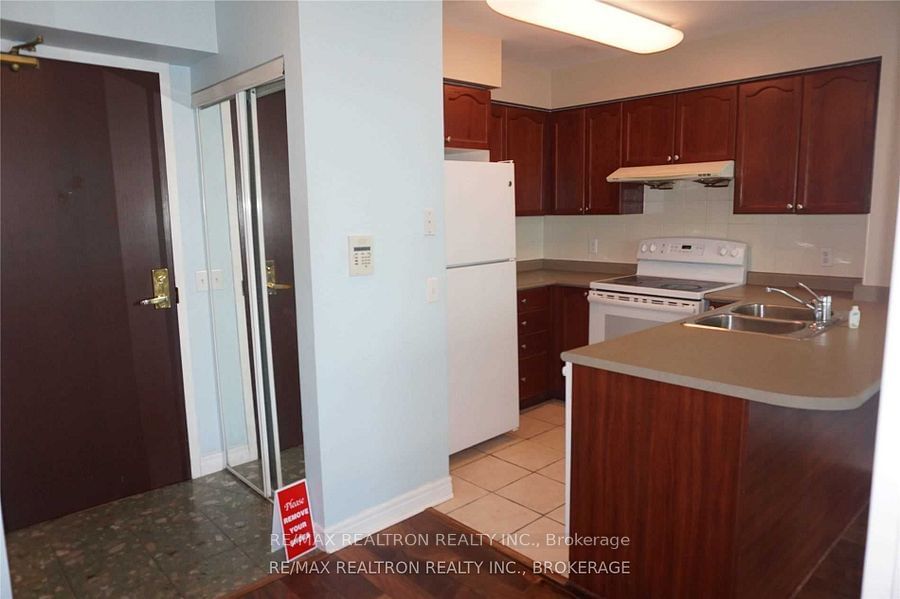 18 Parkview Ave, unit 805 for rent