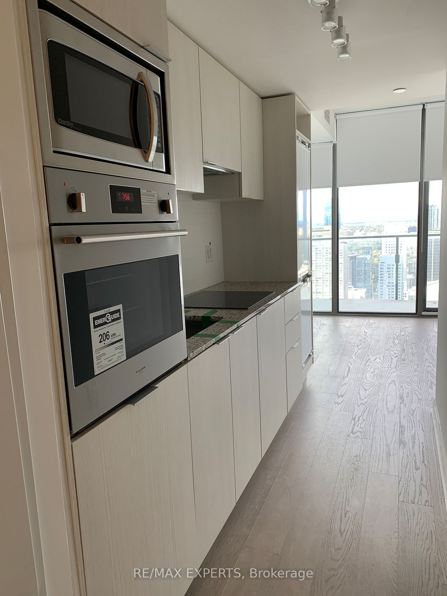 11 Wellesley St W, unit 5810 for rent