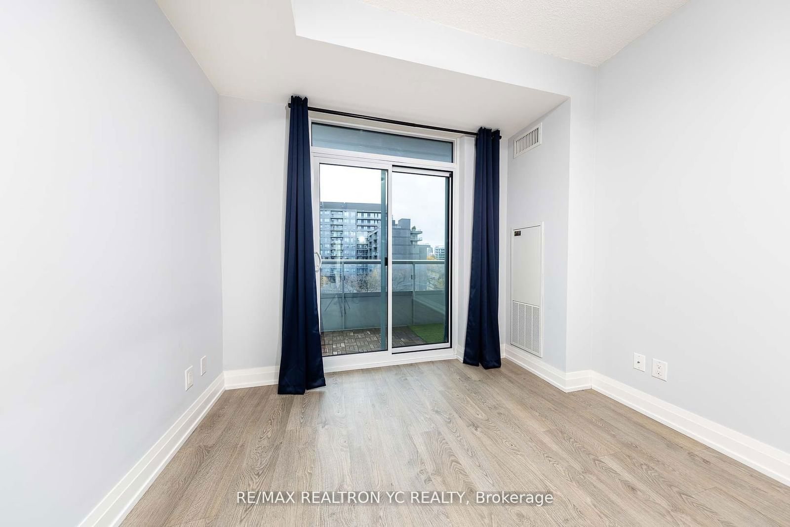 591 Sheppard Ave E, unit 812 for rent