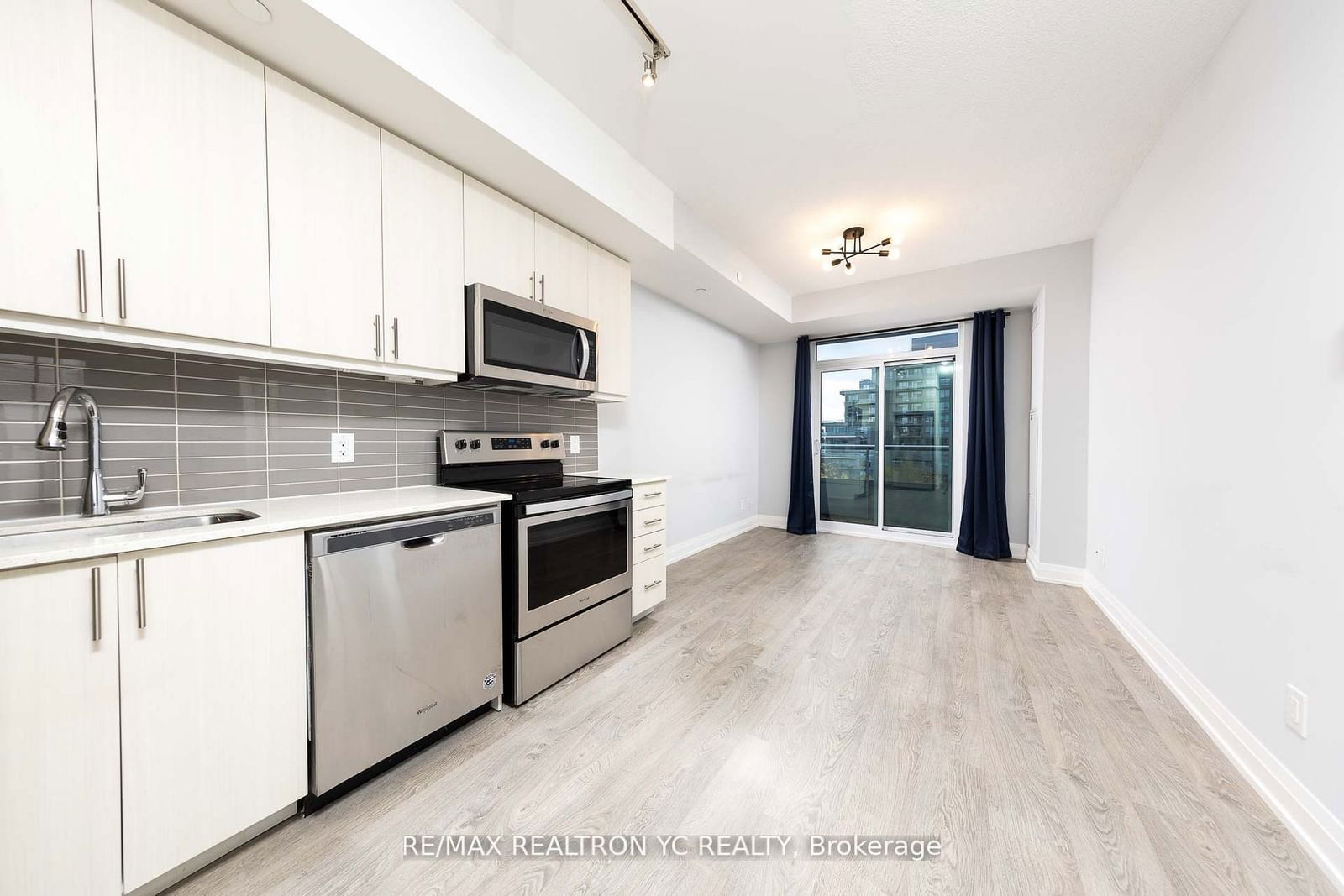 591 Sheppard Ave E, unit 812 for rent