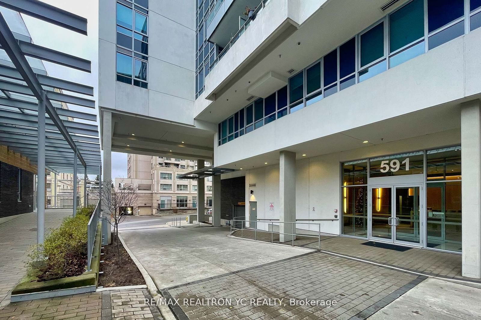 591 Sheppard Ave E, unit 812 for rent