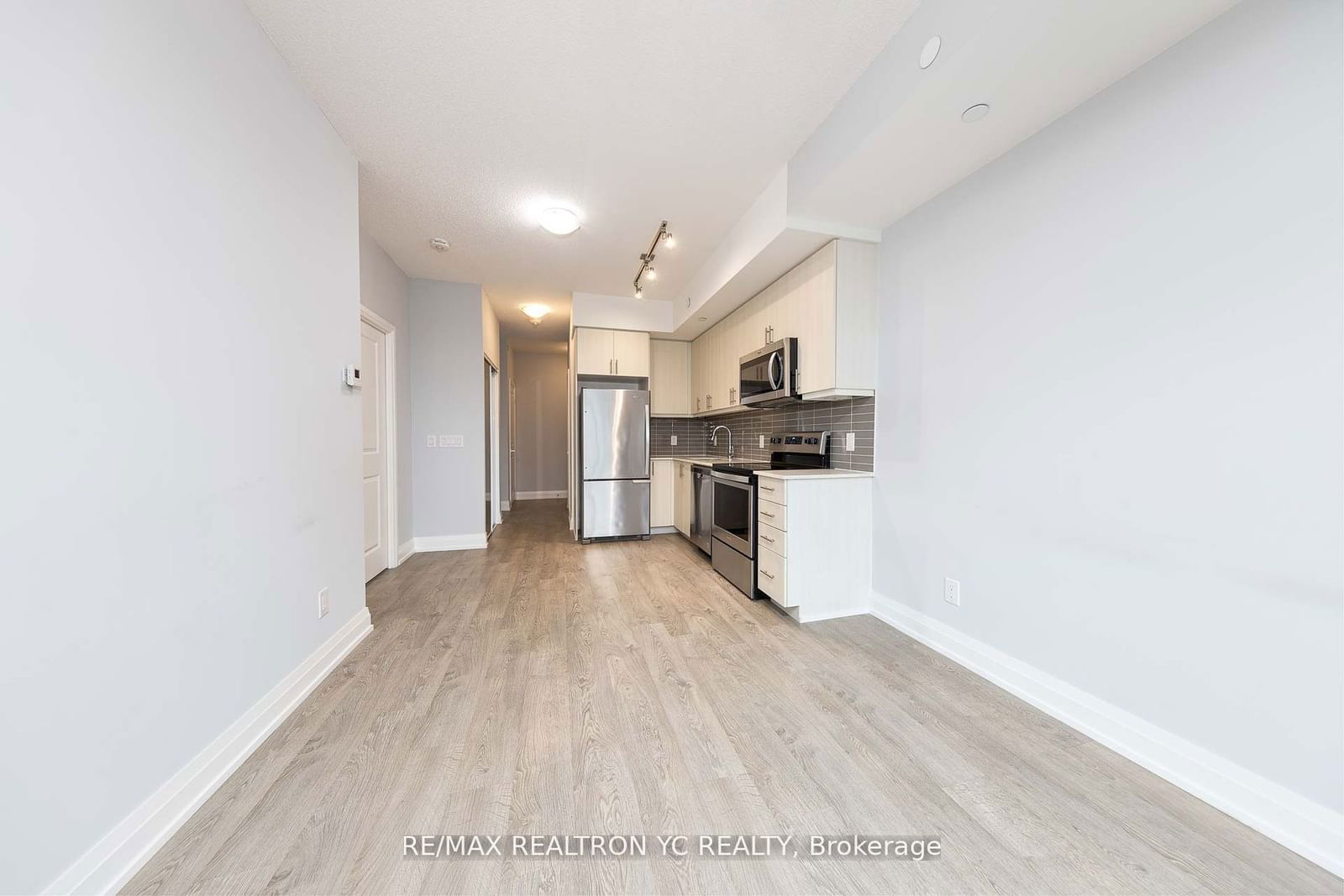 591 Sheppard Ave E, unit 812 for rent