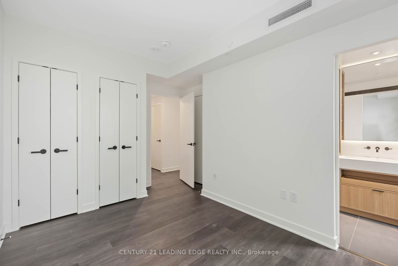 55 CHARLES St E, unit 3806 for rent