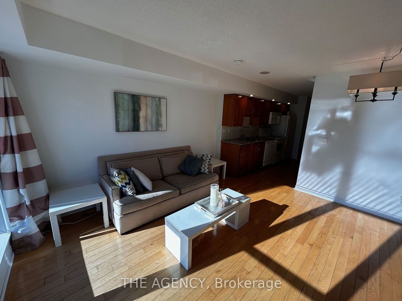 250 Wellington St W, unit 1034 for rent