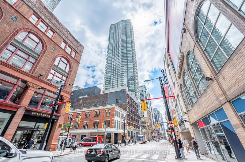 197 Yonge St, unit 1204 for sale