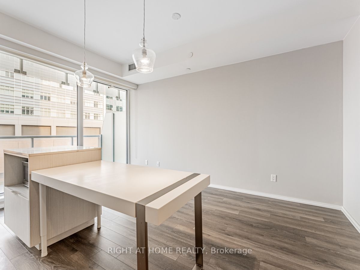 197 Yonge St, unit 1204 for sale