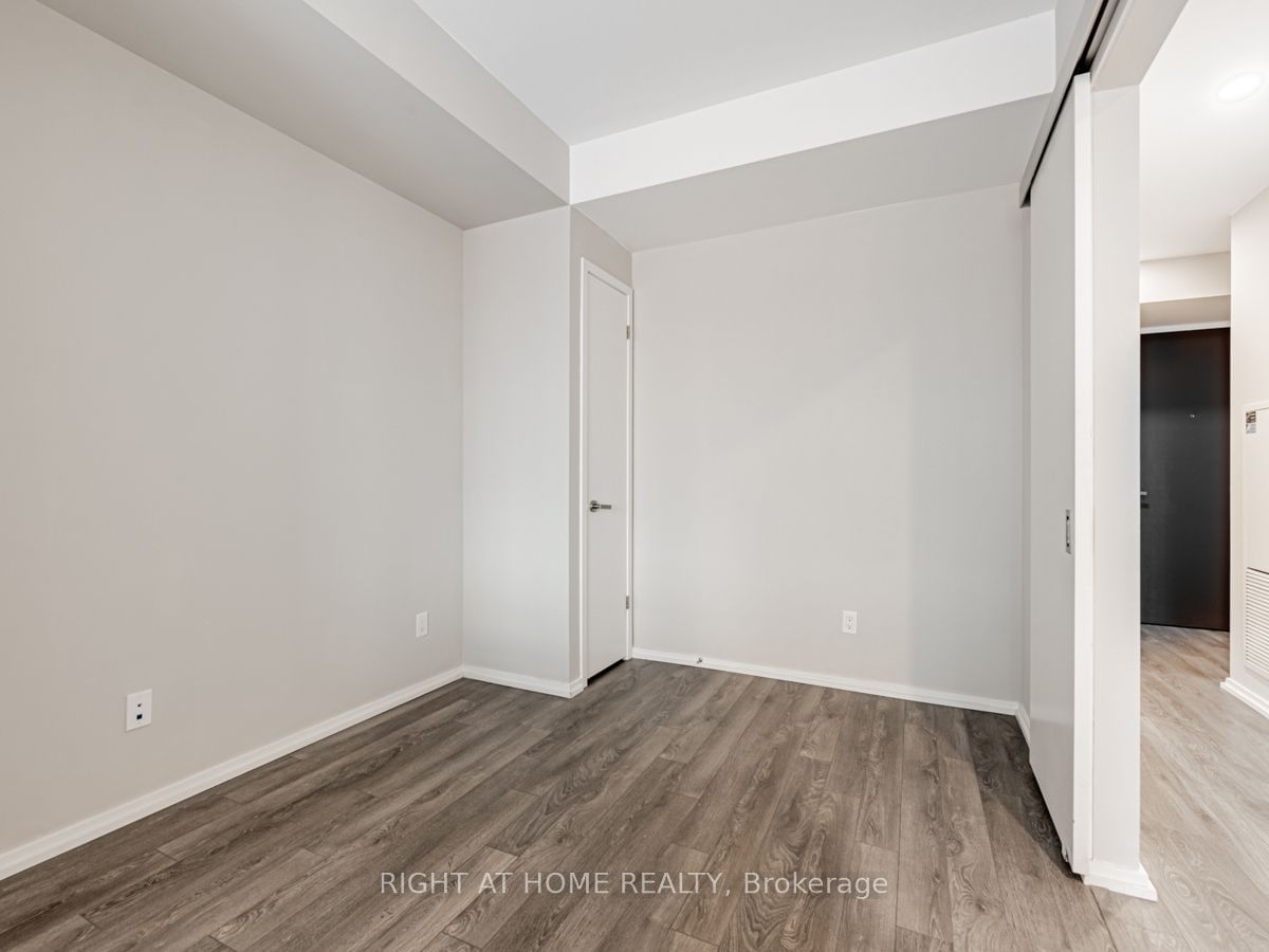 197 Yonge St, unit 1204 for sale