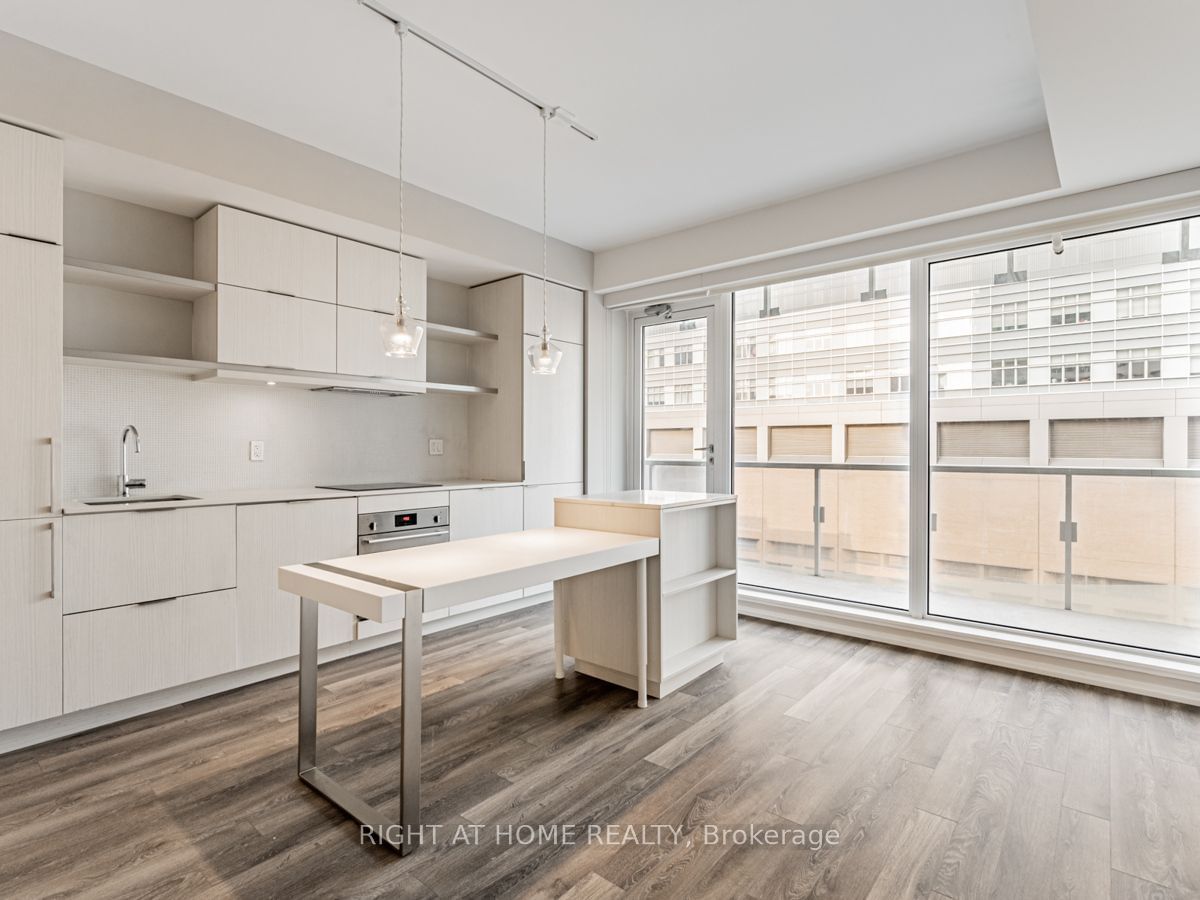 197 Yonge St, unit 1204 for sale