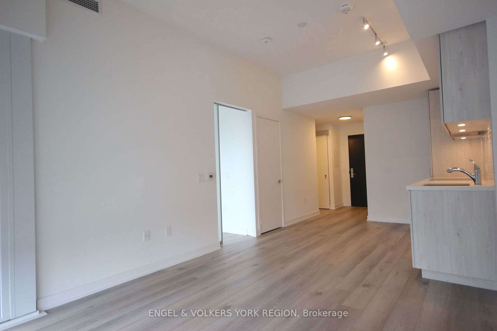 158 Front St E, unit 2211 for rent