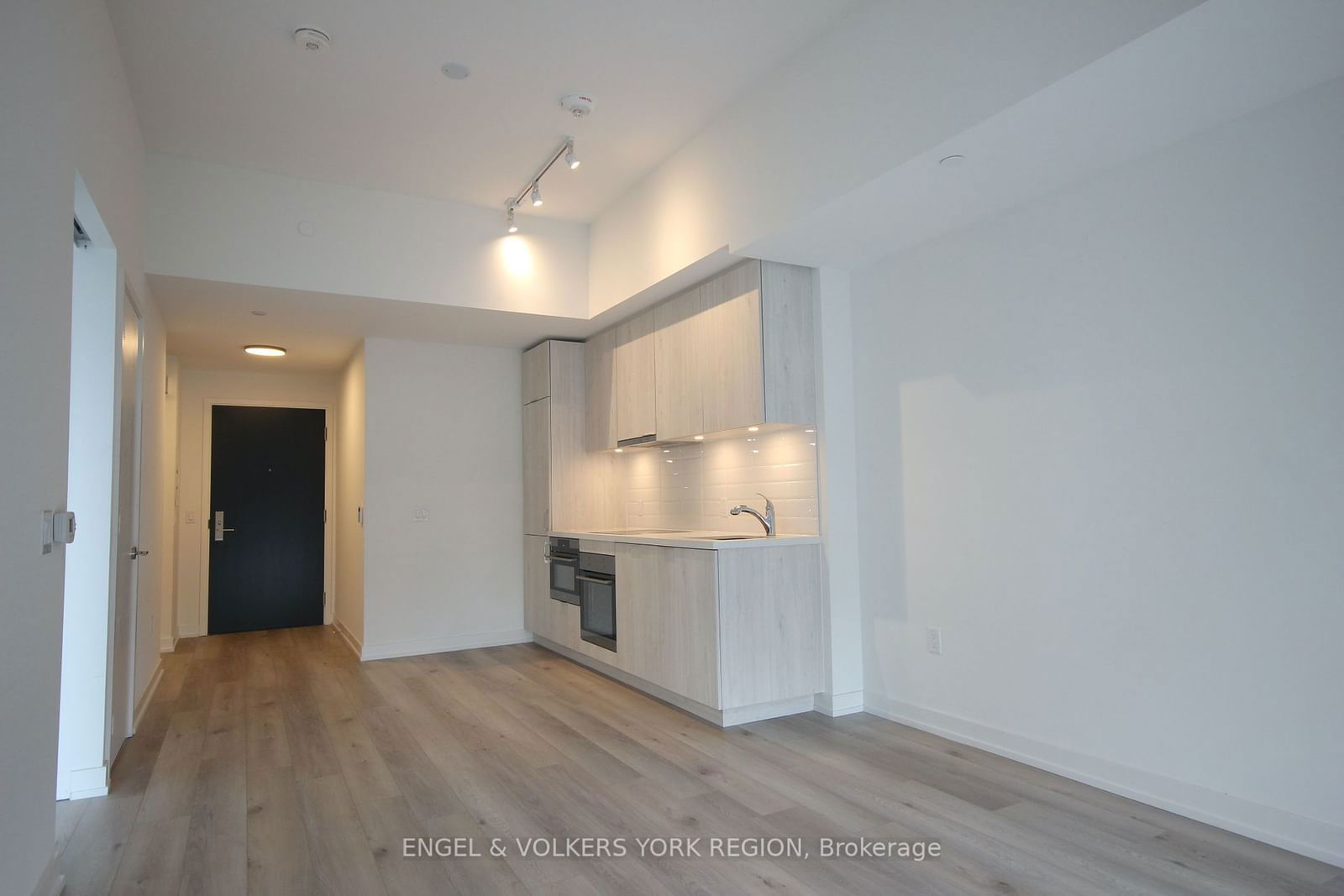 158 Front St E, unit 2211 for rent