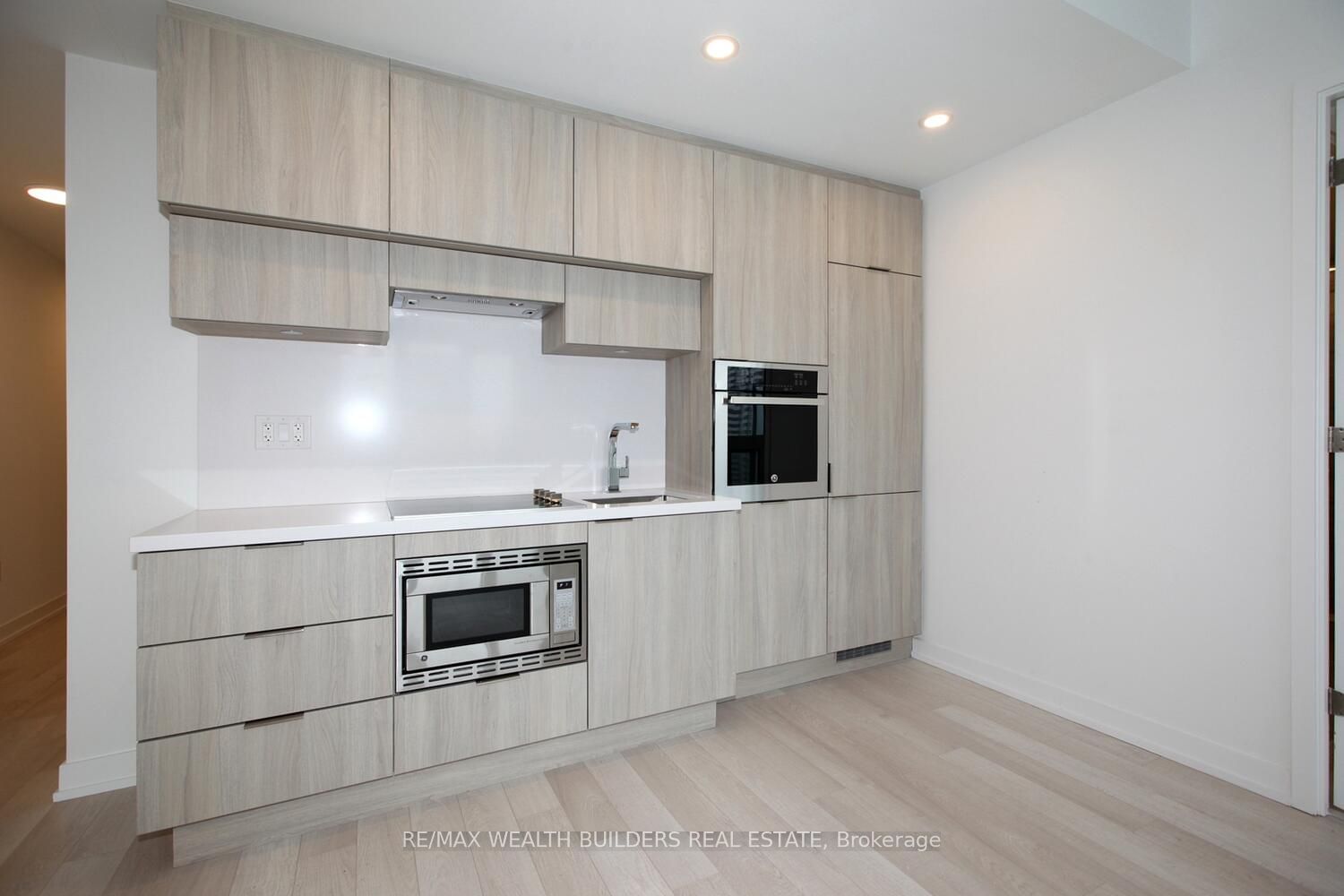 39 Roehampton Ave, unit 1404 for rent