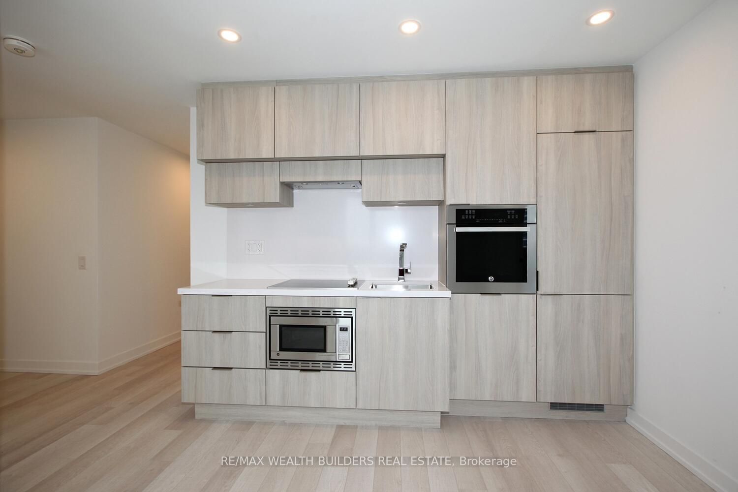 39 Roehampton Ave, unit 1404 for rent