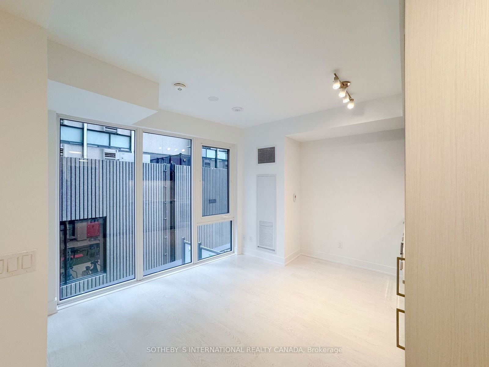 308 Jarvis St, unit 410 for rent