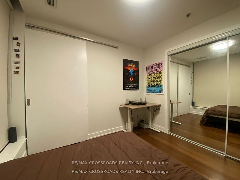 15 Beverley St, unit 505 for rent