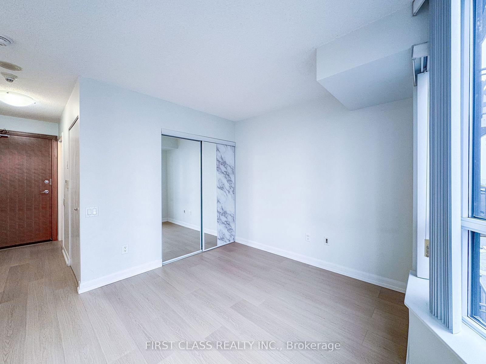 33 Sheppard Ave E, unit 1809 for rent