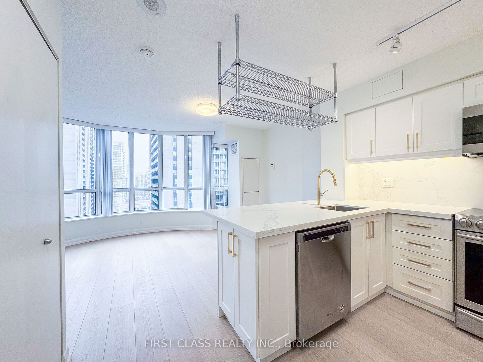 33 Sheppard Ave E, unit 1809 for rent