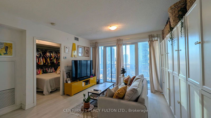 100 Harbour St, unit 1606 for rent