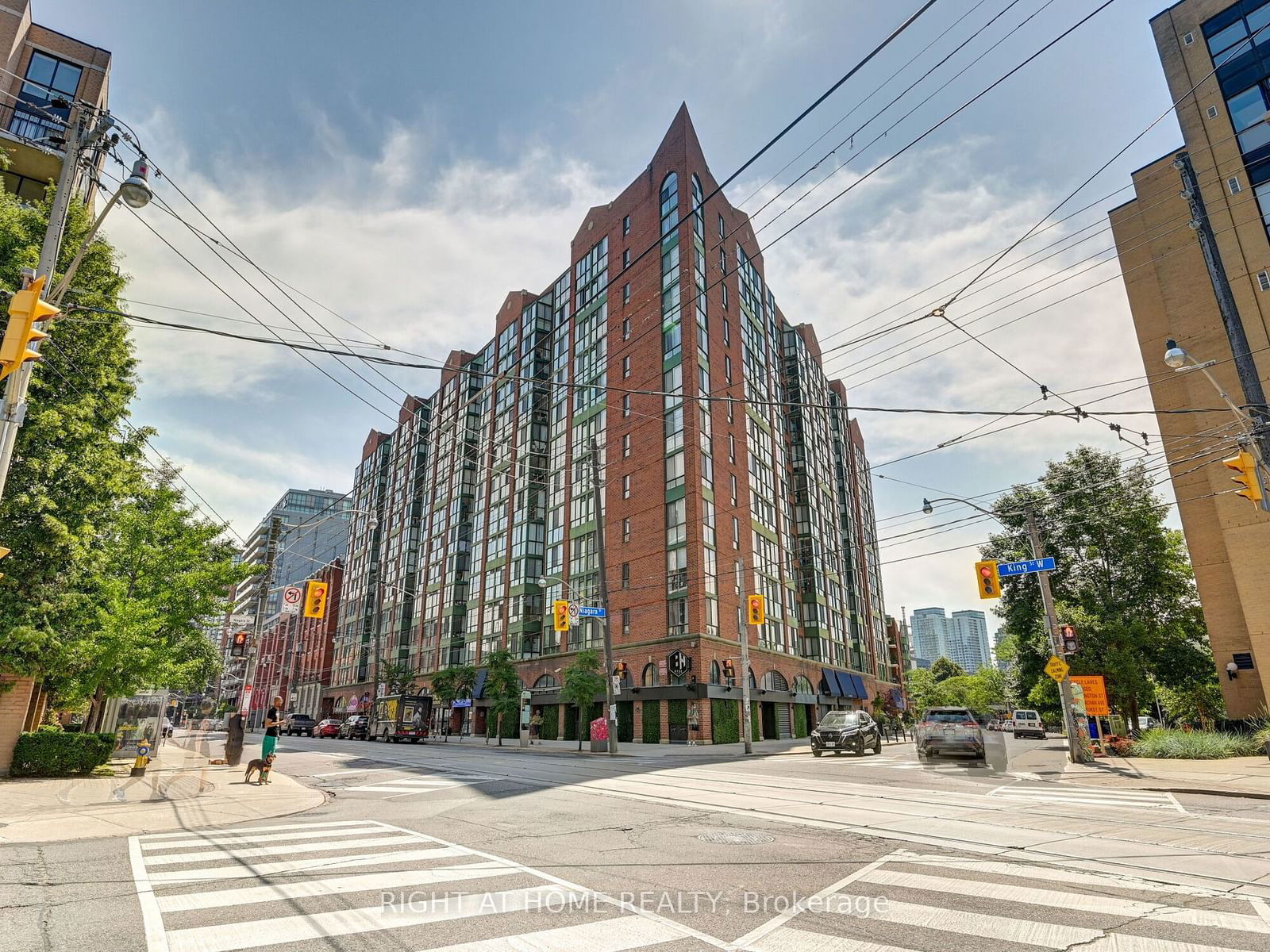 801 King St W, unit 525 for rent