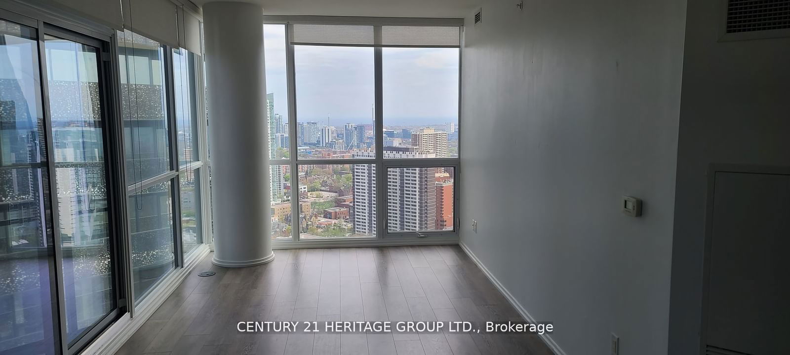 45 Charles St E, unit 3212 for rent