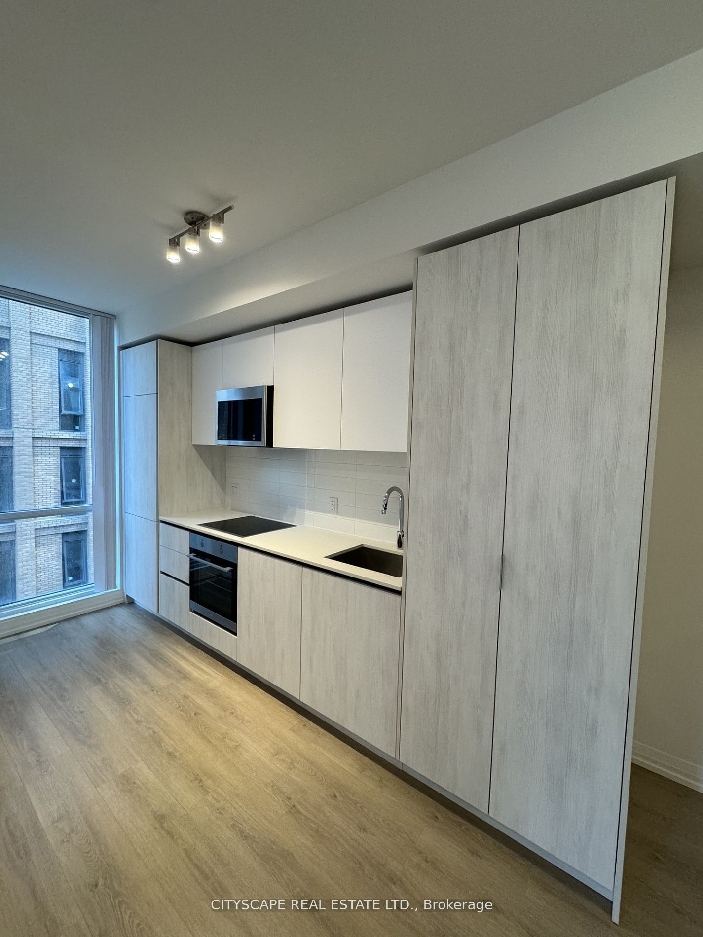 8 Widmer St, unit 2009 for rent