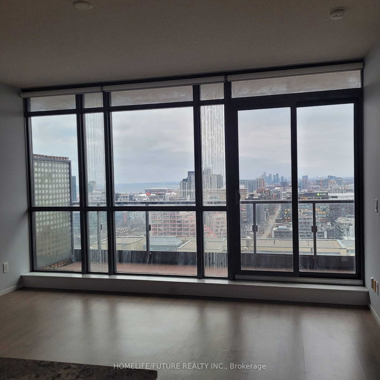 8 Charlotte St, unit 2501 for rent