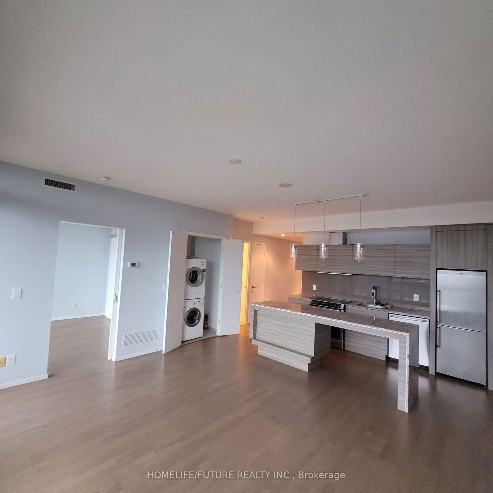 8 Charlotte St, unit 2501 for rent