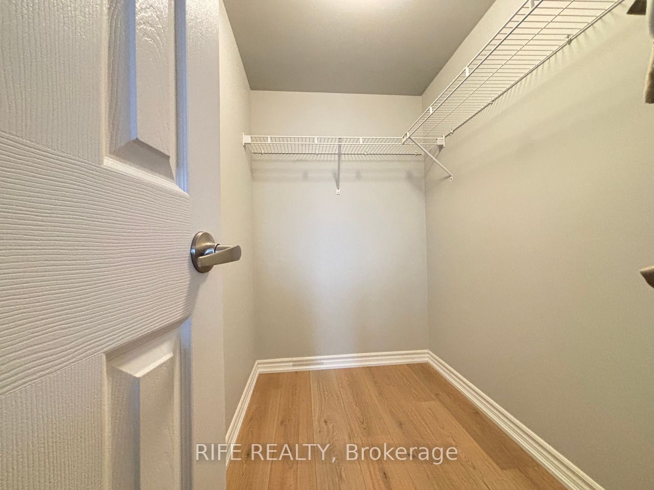 35 Hollywood Ave, unit 1121 for rent