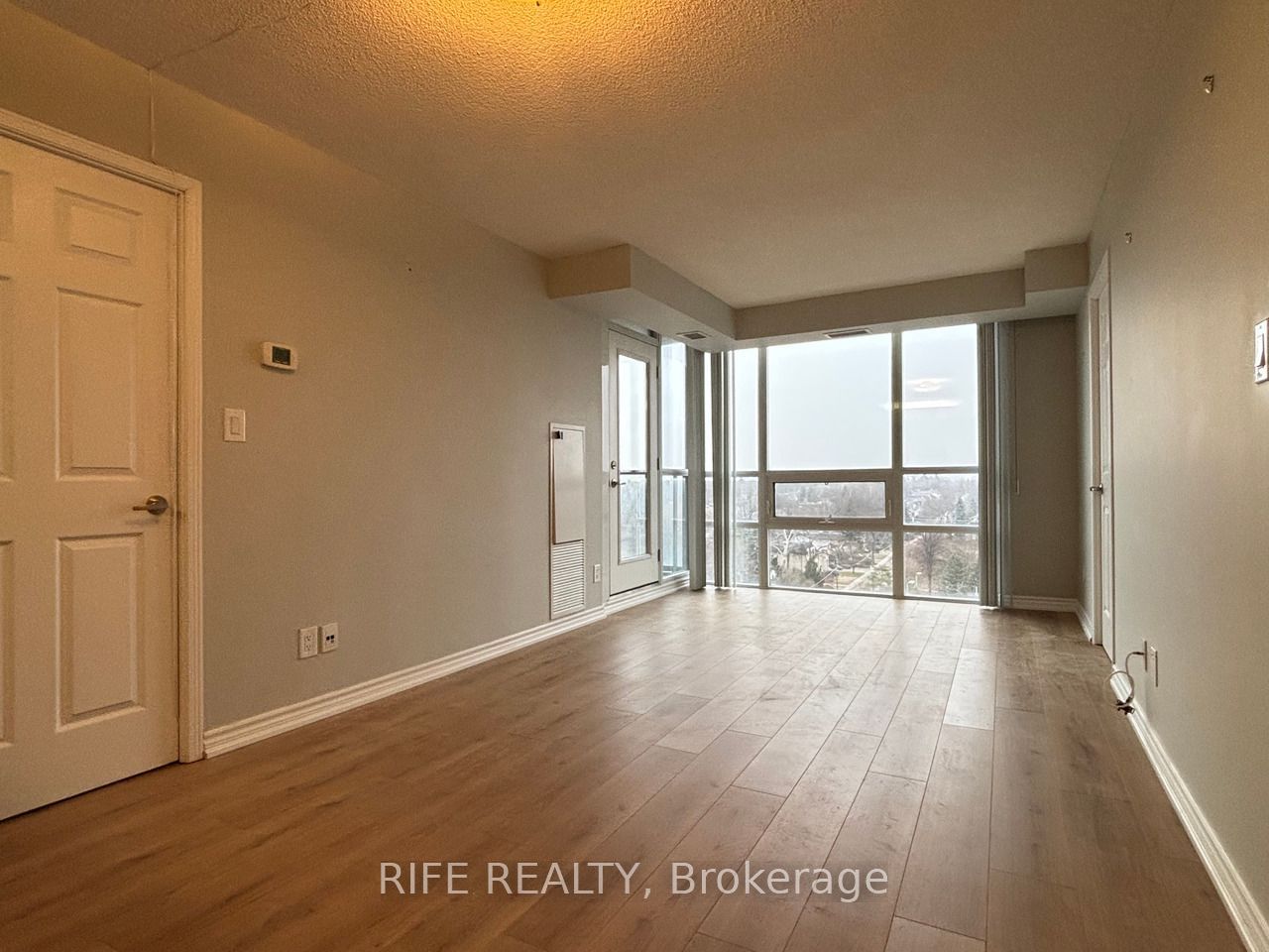 35 Hollywood Ave, unit 1121 for rent