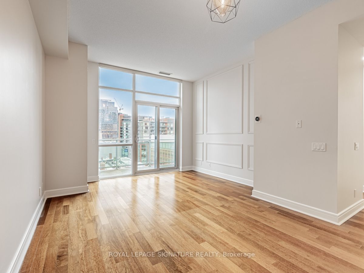 112 George St, unit 813s for sale