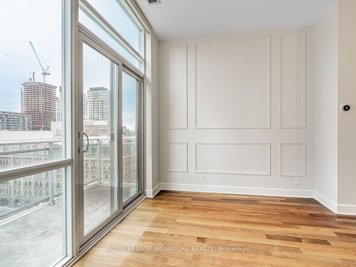 112 George St, unit 813s for sale