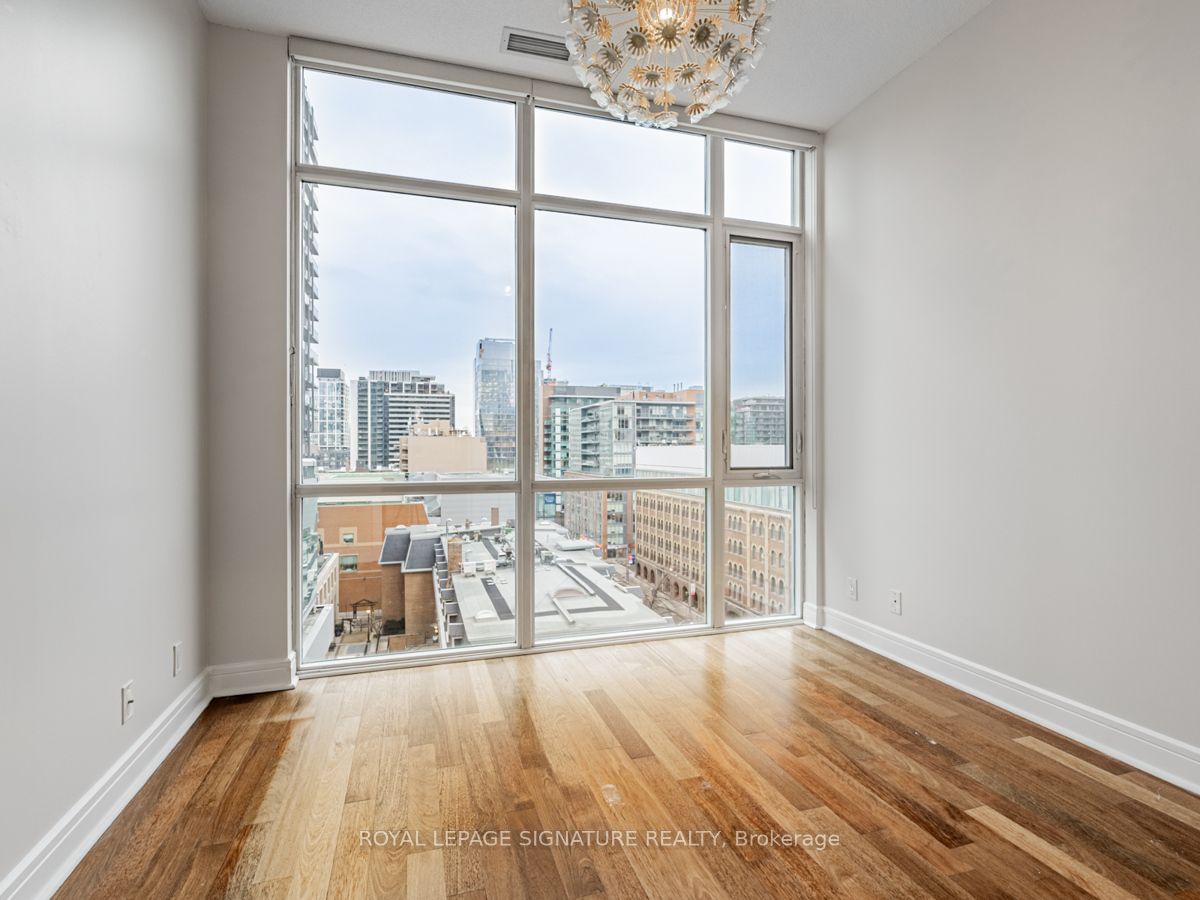 112 George St, unit 813s for sale