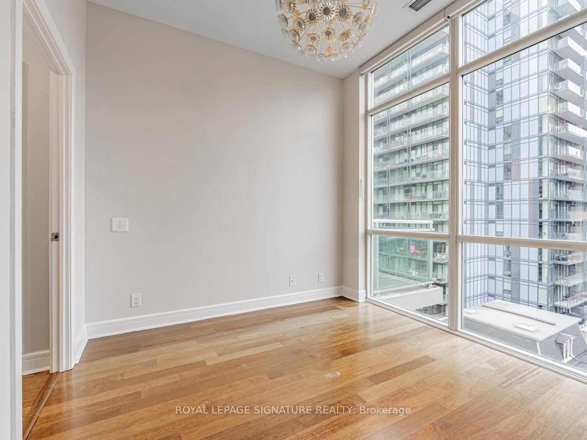 112 George St, unit 813s for sale