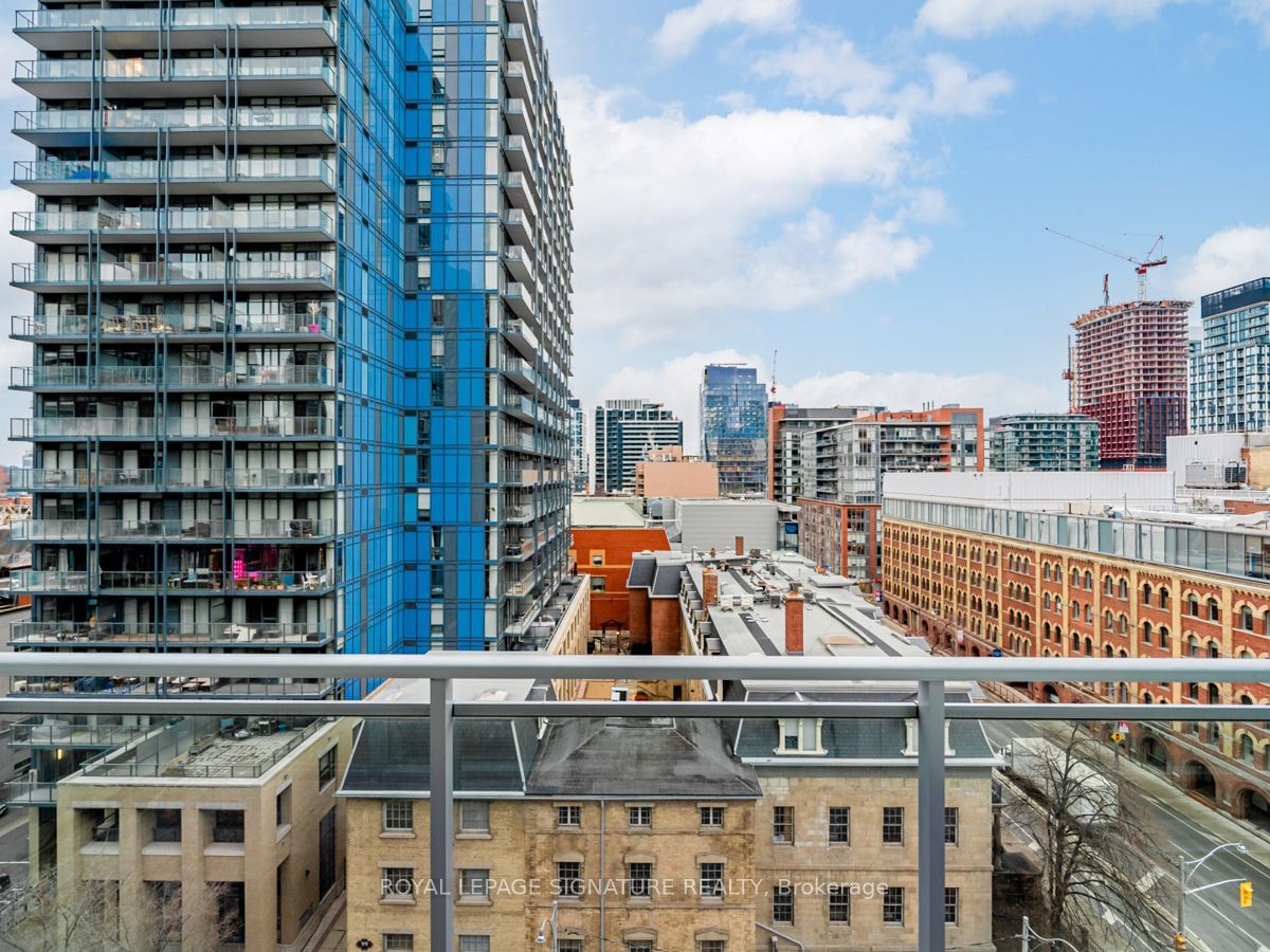 112 George St, unit 813s for sale