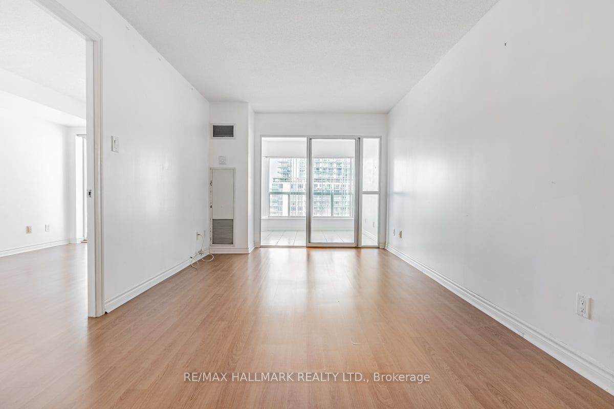 600 Queens Quay W, unit 930 for rent