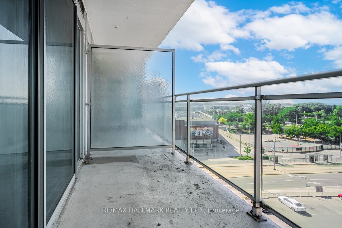 600 Queens Quay W, unit 930 for rent