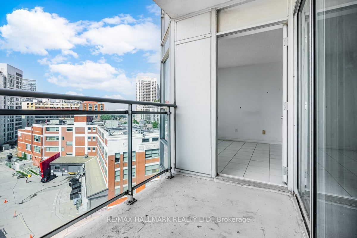 600 Queens Quay W, unit 930 for rent