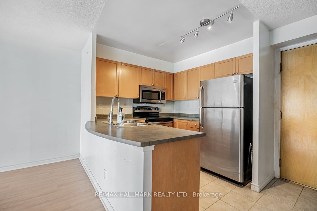 600 Queens Quay W, unit 930 for rent