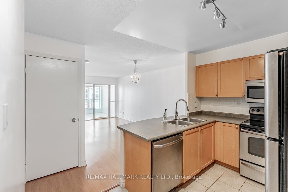 600 Queens Quay W, unit 930 for rent