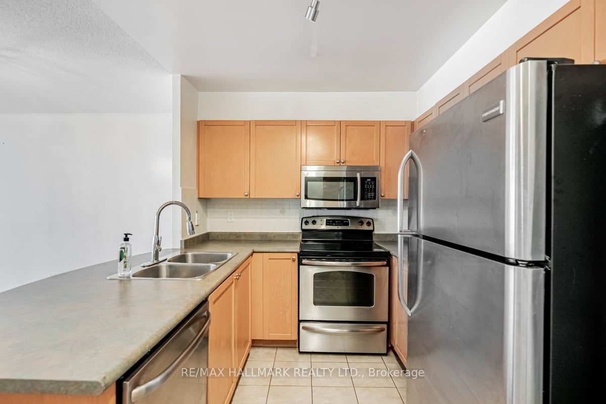 600 Queens Quay W, unit 930 for rent