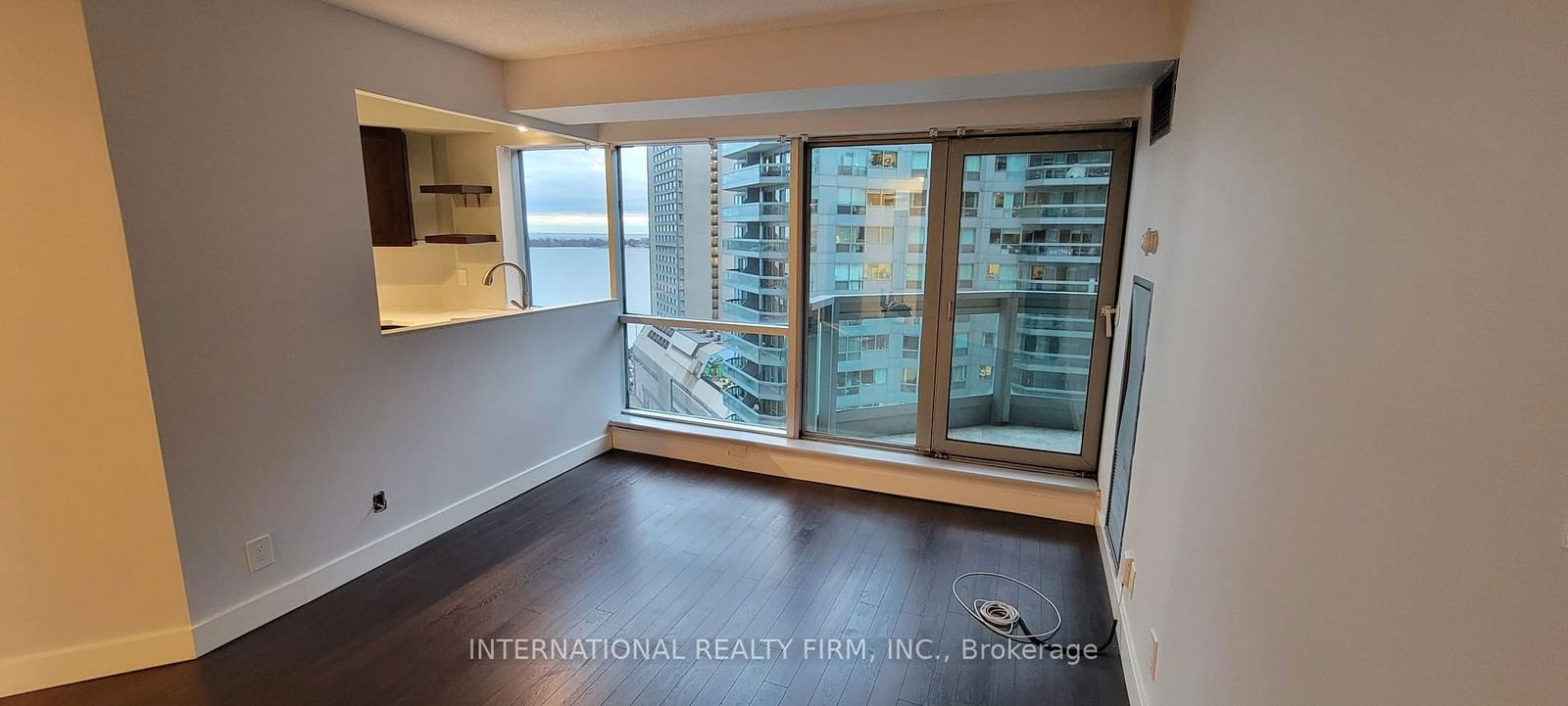 10 Yonge St, unit 1813 for rent