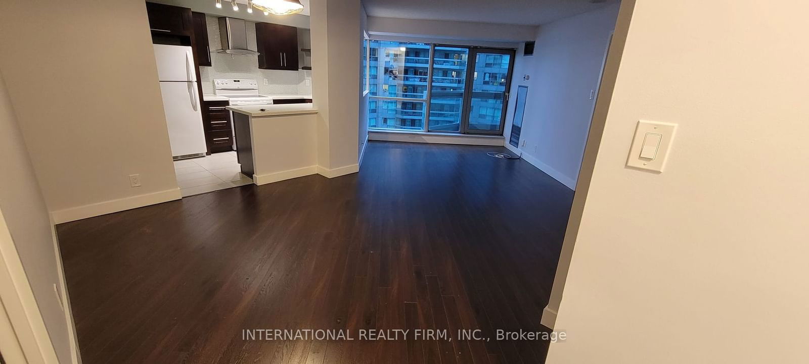 10 Yonge St, unit 1813 for rent