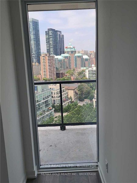 159 Wellesley St E, unit 1609 for rent