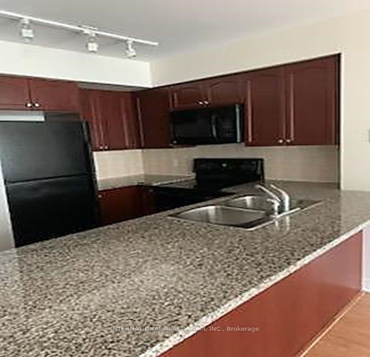 51 Lower Simcoe St, unit 520 for rent