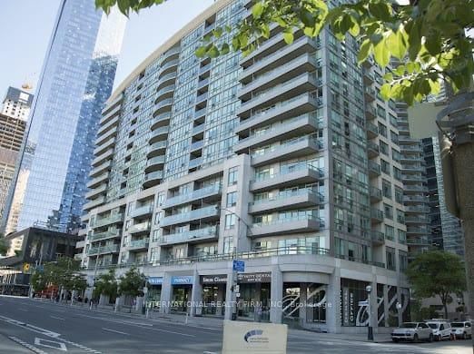 51 Lower Simcoe St, unit 520 for rent