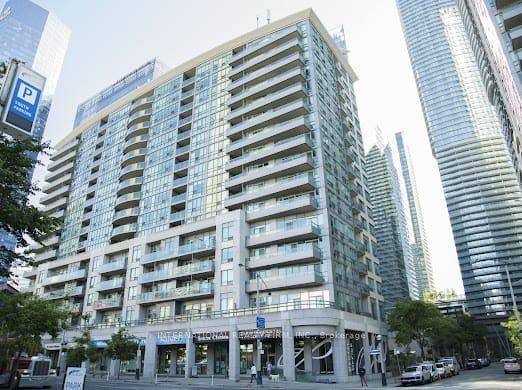 51 Lower Simcoe St, unit 520 for rent