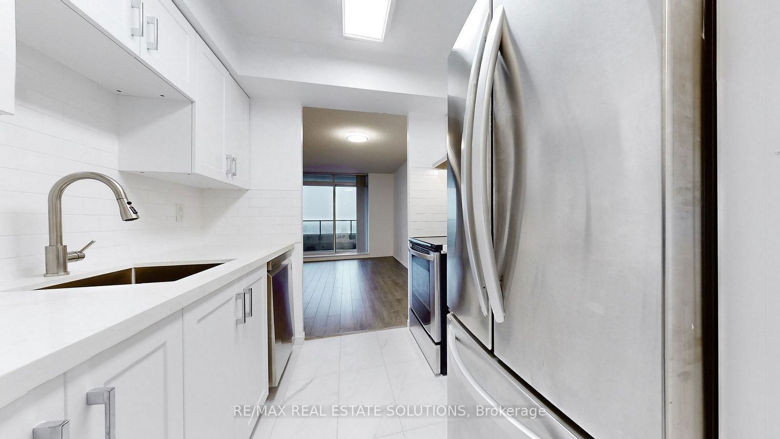 233 Beecroft Rd, unit 1809 for rent